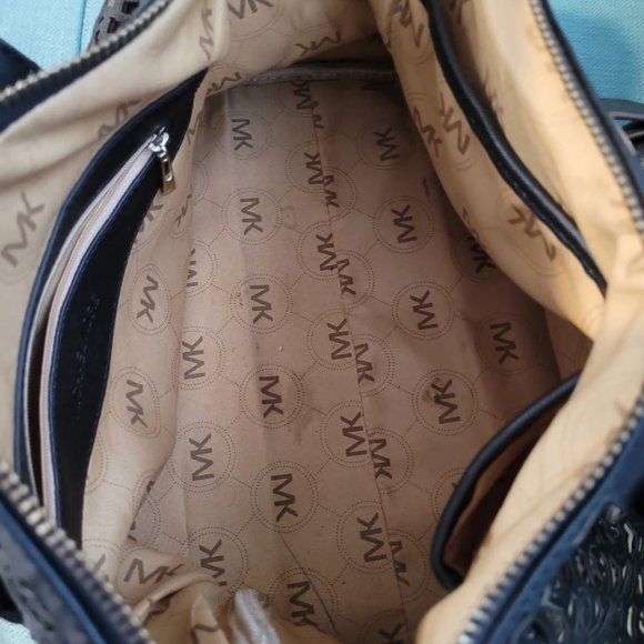 Black leather bag MK carved - Picture 3 of 3